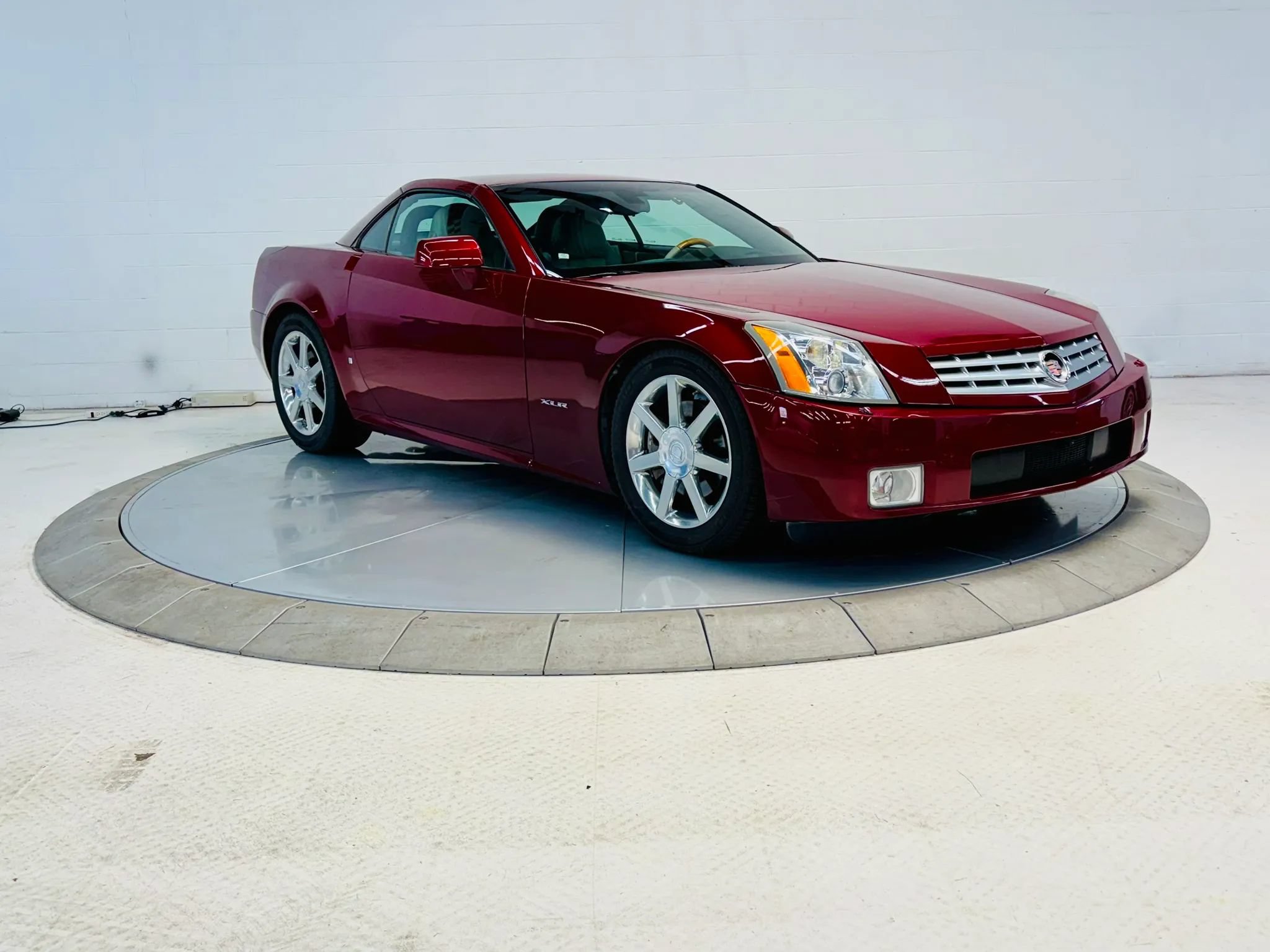Used 2006 Cadillac XLR RWD image 19
