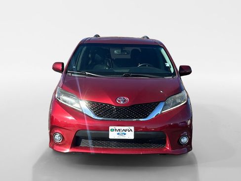 Used 2015 Toyota Sienna SE image 9