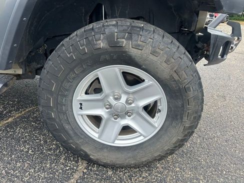 Used 2020 Jeep Gladiator Sport w/ Quick Order Package 24S image 27