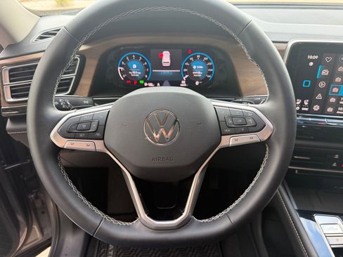 Certified 2026 Volkswagen Atlas SE FWD image 14