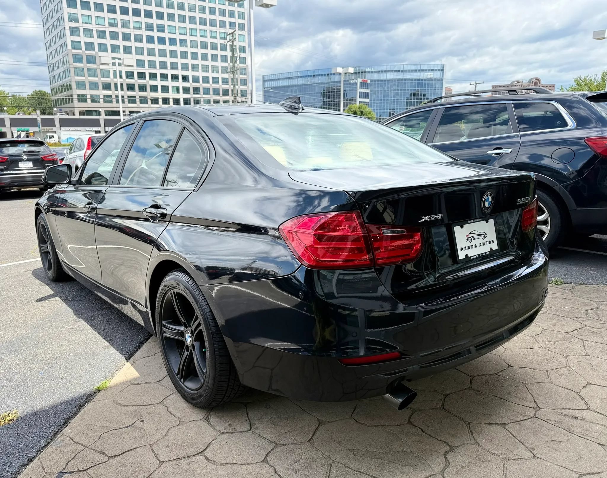Used 2014 BMW 320i xDrive Sedan AWD/4WD image 5