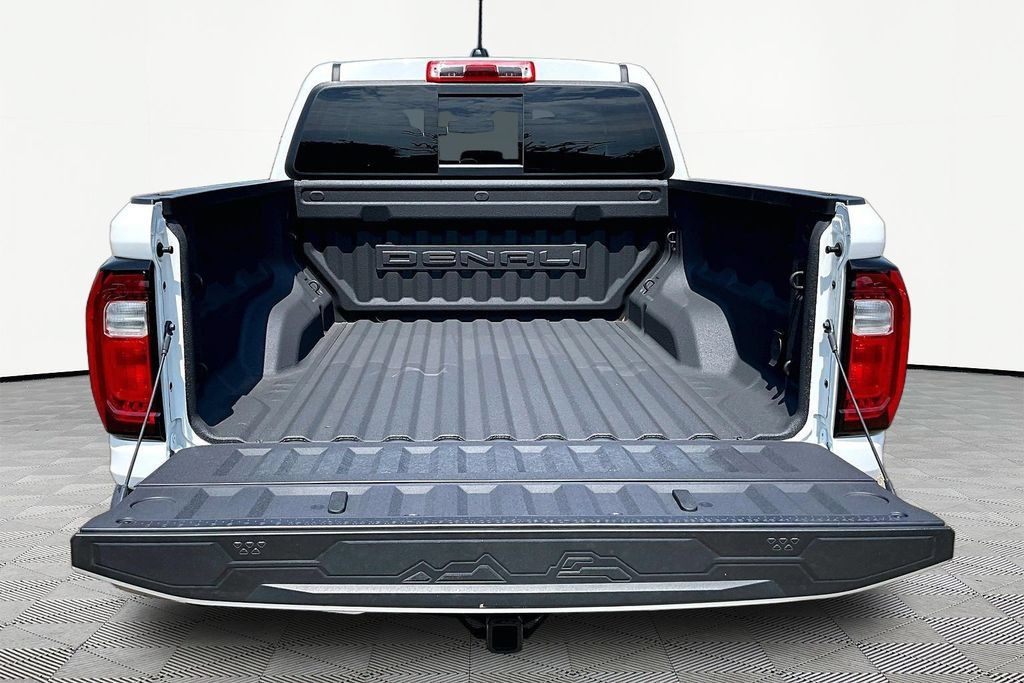 Used 2024 GMC Canyon Denali AWD/4WD image 18