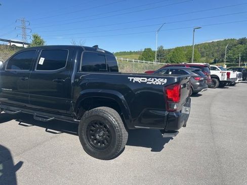 Used 2018 Toyota Tacoma TRD Sport image 15