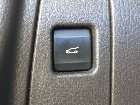 Used 2012 Ford Edge Limited w/ Driver Entry Pkg image 39