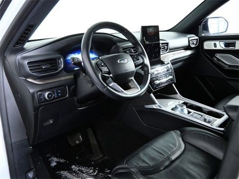 Certified 2021 Ford Explorer Platinum w/ Equipment Group 601A image 16