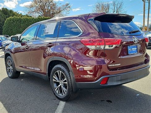 Used 2019 Toyota Highlander AWD V6 image 4
