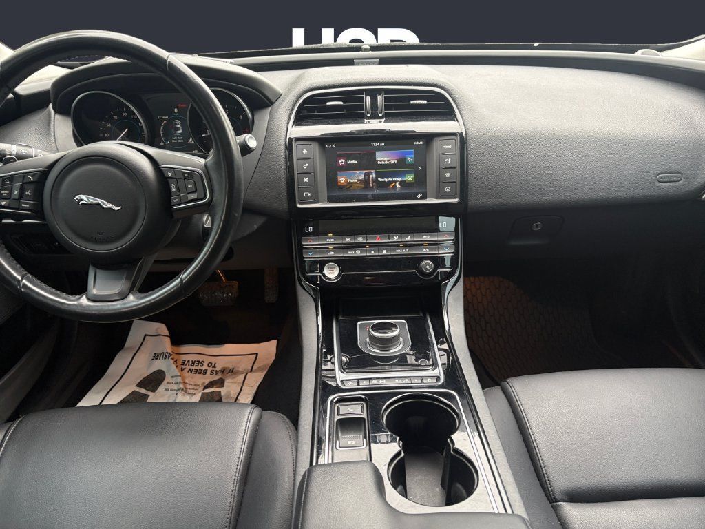 Used 2017 Jaguar XE Premium AWD/4WD image 10