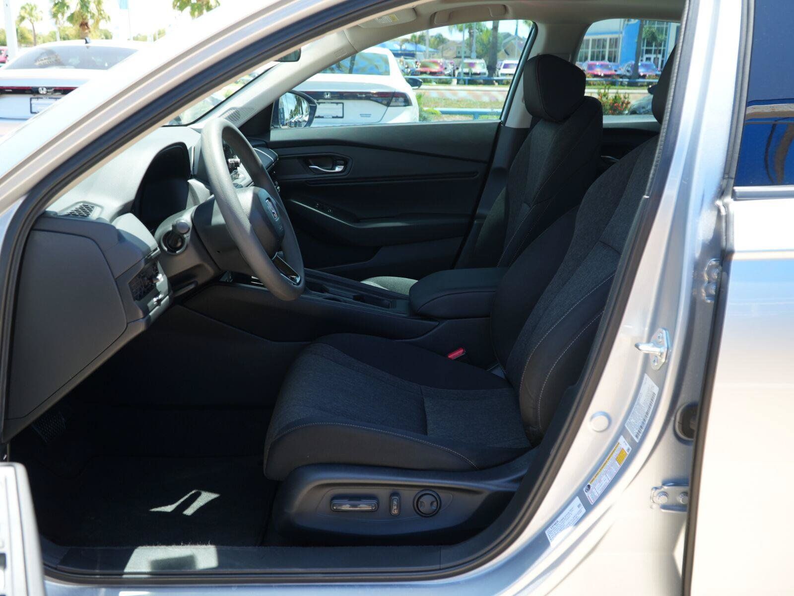 Used 2025 Honda Accord SE image 7