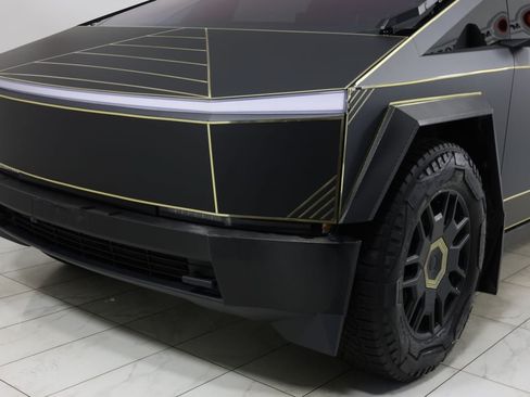 Used 2024 Tesla Cybertruck AWD Crew Cab image 44