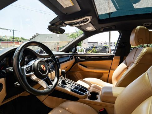 Used 2017 Porsche Macan AWD/4WD image 34