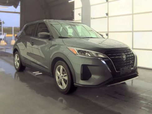 Used 2021 Nissan Kicks S FWD image 3