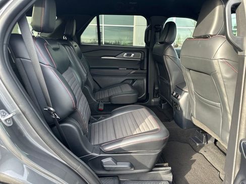 Used 2025 Ford Explorer ST-Line image 17