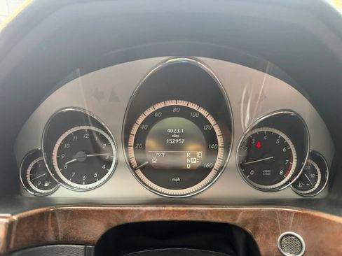 Used 2011 Mercedes-Benz E 550 4MATIC Sedan image 18