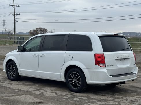 Used 2018 Dodge Grand Caravan SE image 5