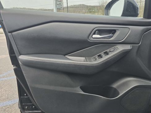 Used 2024 Nissan Rogue SV image 15