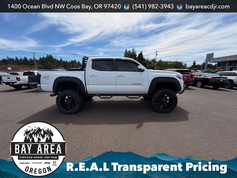 Used 2017 Toyota Tacoma SR5 w/ Tow Package AWD/4WD image 7