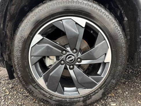 Used 2024 Nissan Rogue SV AWD/4WD image 26