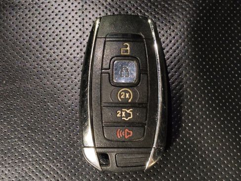 Used 2018 Lincoln MKX Reserve image 32