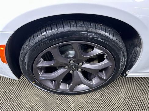 Used 2022 Chrysler 300 Touring L image 10