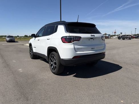 Used 2026 Jeep Compass Limited AWD/4WD image 3