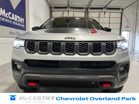 Used 2025 Jeep Compass Trailhawk AWD/4WD image 10
