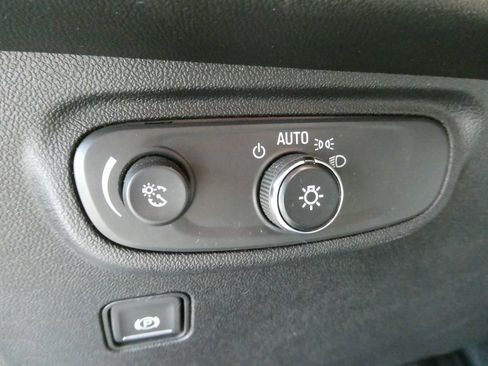 Used 2018 GMC Terrain SLE FWD image 24
