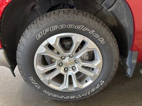 Used 2024 Chevrolet Silverado 1500 LTZ w/ Z71 Off-Road Package image 40