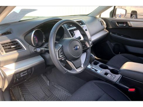 Used 2018 Subaru Outback 2.5i Premium image 12