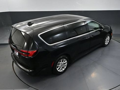 Used 2024 Chrysler Pacifica Touring-L FWD image 55