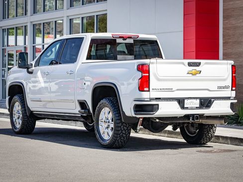 Used 2025 Chevrolet Silverado 2500 High Country w/ High Country Premium Package AWD/4WD image 6