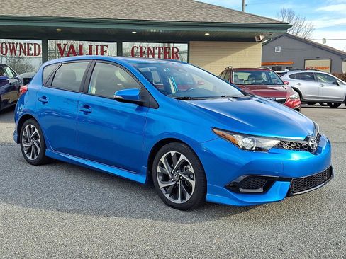 Used 2018 Toyota Corolla iM w/ Carpet Mat Package (TMS) image 3