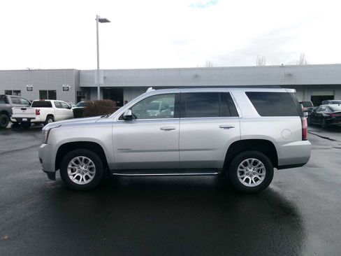 Used 2019 GMC Yukon SLT image 2