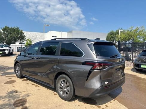 Used 2024 Toyota Sienna LE FWD image 7