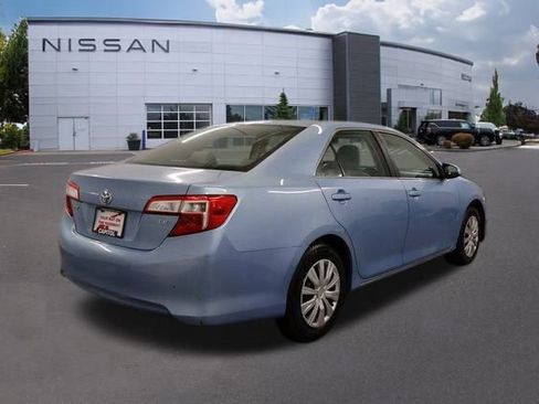 Used 2012 Toyota Camry SE image 2