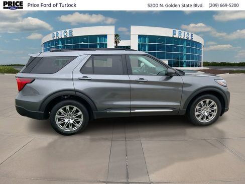 Used 2025 Ford Explorer Active w/ Active Comfort Package image 4