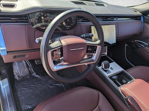 New 2025 Land Rover Range Rover SE image 3