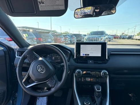 Used 2025 Toyota RAV4 SE AWD/4WD image 15