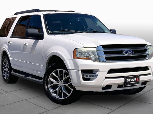 Used 2017 Ford Expedition XLT w/ Equipment Group 202A RWD image 3
