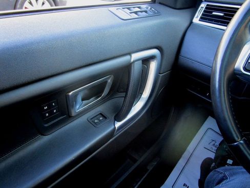 Used 2015 Land Rover Discovery Sport HSE Luxury image 27