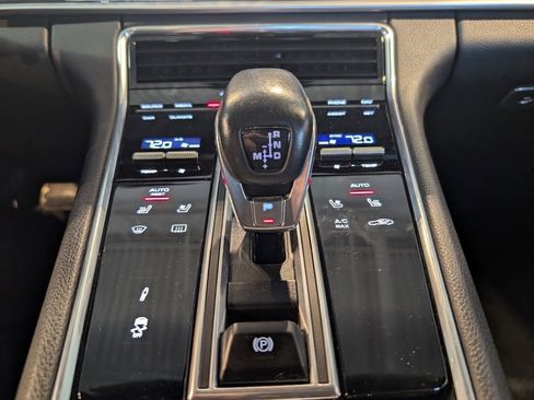 Used 2018 Porsche Panamera 4S image 22