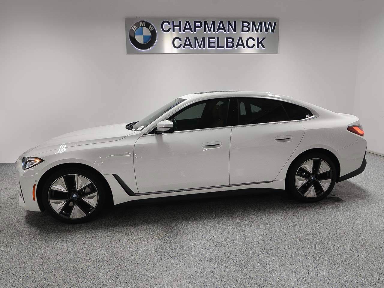 Used 2024 BMW i4 eDrive40 w/ Premium Package RWD image 3