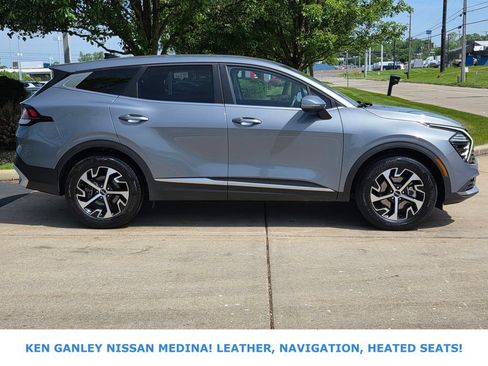 Used 2024 Kia Sportage EX FWD image 2