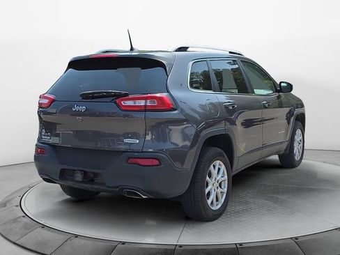 Used 2018 Jeep Cherokee Latitude Plus w/ Cold Weather Group AWD/4WD image 5