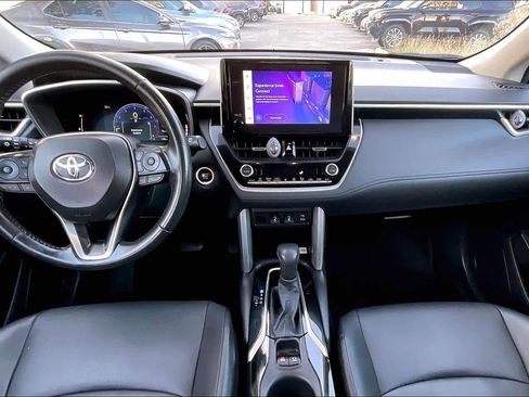 Used 2023 Toyota Corolla Cross XLE image 14