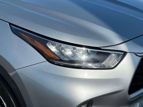 Used 2020 Toyota Highlander XLE AWD/4WD image 8