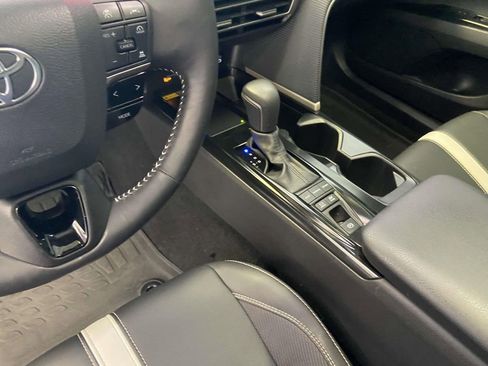 Used 2025 Toyota Camry SE w/ Multimedia Upgrade Package image 23