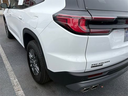 Used 2025 GMC Acadia Elevation image 20