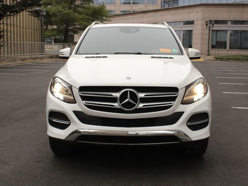 Used 2019 Mercedes-Benz GLE 400 4MATIC w/ Premium 1 Package image 3