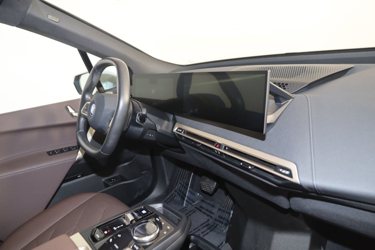 Used 2023 BMW iX xDrive50 AWD/4WD image 46