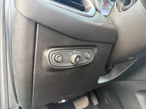 Used 2021 Chevrolet Equinox LT FWD image 24